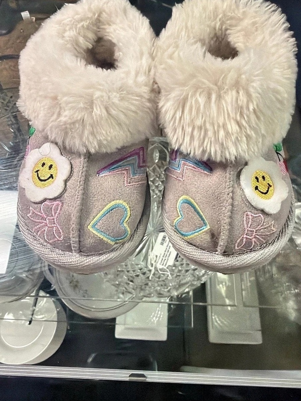 Wonder nation Slippers Gray & Pink Size 5-6